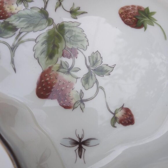 Adorable Vintage White Bone China Nantucket Strawberry/Butterfly Handled Porcela - Picture 6 of 13